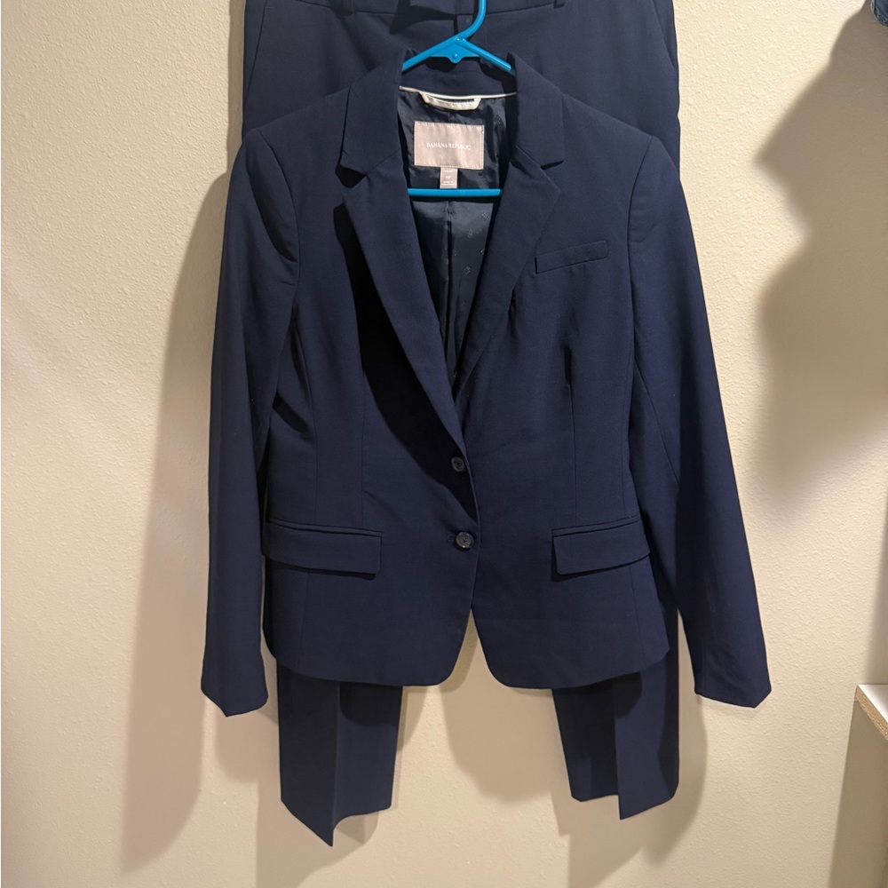 Banana Republic 95% Wool Navy Blue Women’s Suit 6 Petite